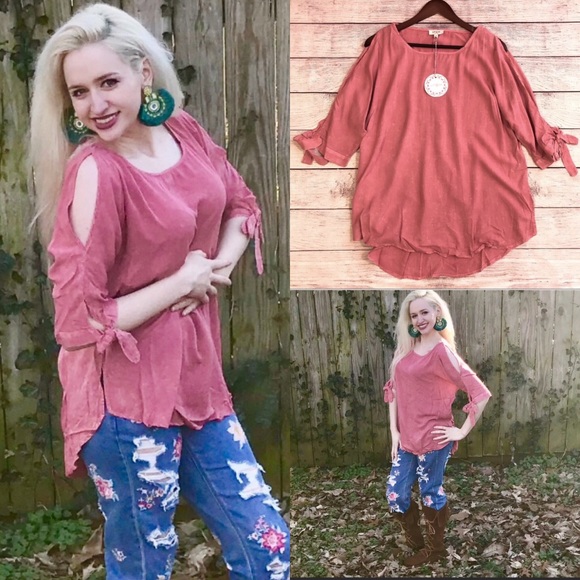 Umgee Tops - LAST ONE! NWT Cold Shoulder Umgee Blouse Medium M